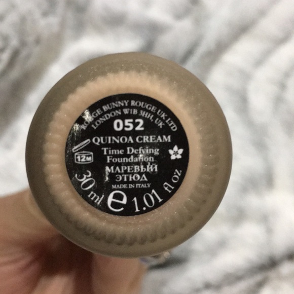 Rouge Bunny Rouge’s face primer and foundation - Picture 2 of 3